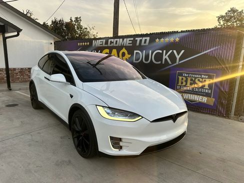 Used 2018 Tesla Model X 75D AWD/4WD image 2