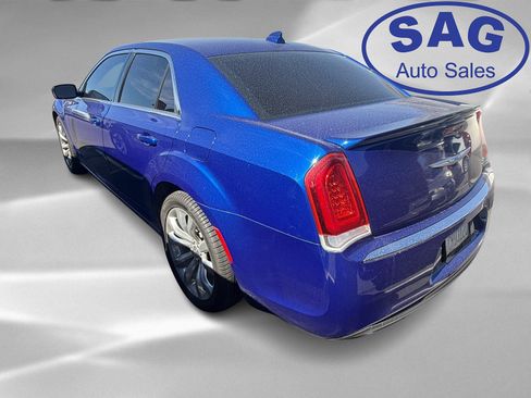 Used 2019 Chrysler 300 Touring L w/ Quick Order Package 22F image 4