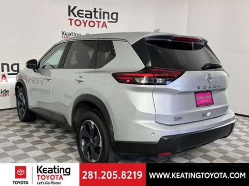Used 2025 Nissan Rogue SV image 7