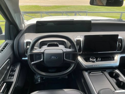Used 2025 Ford Expedition Max Platinum AWD/4WD image 11