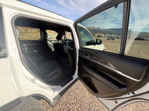 Used 2024 Jeep Grand Cherokee L Limited w/ Luxury Tech Group II image 18