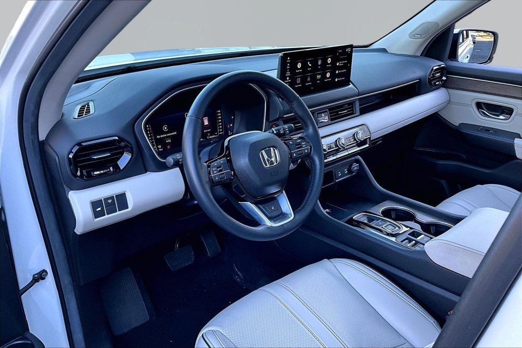 Used 2026 Honda Pilot Elite image 12