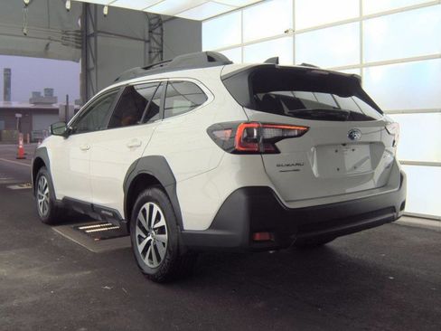 Used 2023 Subaru Outback Premium image 3