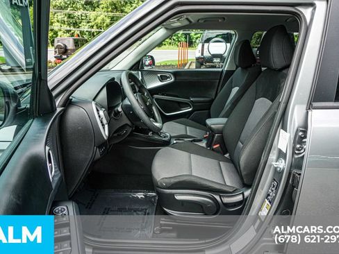 Used 2025 Kia Soul LX w/ LX Technology Package FWD image 20