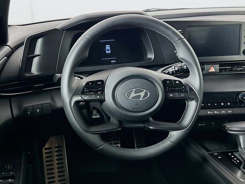 Used 2025 Hyundai Elantra Sport FWD image 18