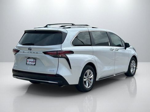 Used 2025 Toyota Sienna Limited AWD/4WD image 5