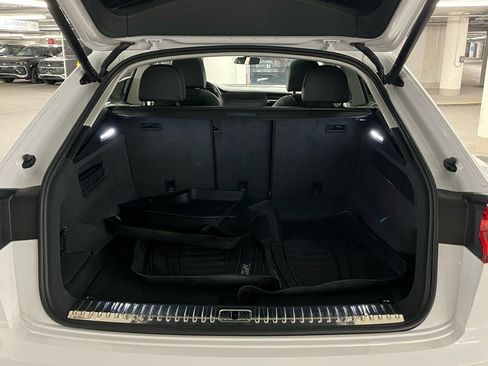 Used 2023 Audi Q8 Premium image 35
