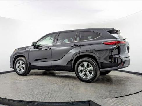 Used 2021 Toyota Highlander L image 6