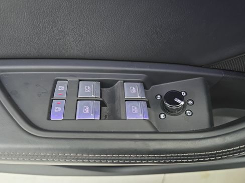 Used 2024 Audi Q8 e-tron Prestige image 28