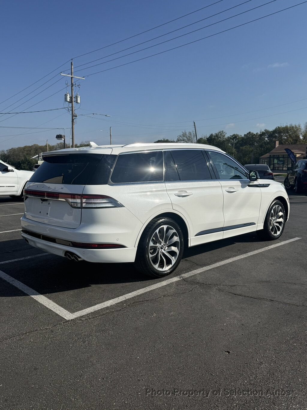 Used 2022 Lincoln Aviator Grand Touring w/ Equipment Group 301A AWD/4WD image 8