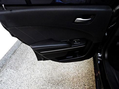 Used 2020 Dodge Charger SXT RWD image 9