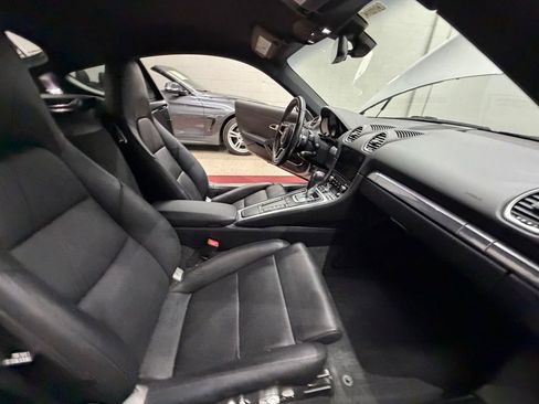 Used 2019 Porsche 718 Cayman RWD image 40