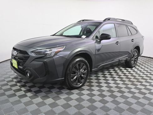 Used 2025 Subaru Outback Onyx Edition AWD/4WD image 2