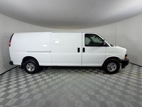 Used 2019 Chevrolet Express 3500 Extended w/ Driver Convenience Package RWD image 4