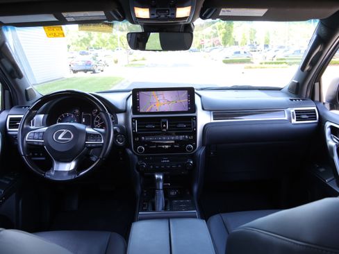 Used 2023 Lexus GX 460 Premium w/ Accessory Package AWD/4WD image 31