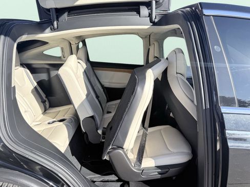 Used 2019 Tesla Model X 75D image 44