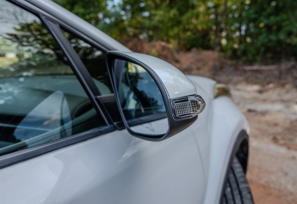 Used 2018 Toyota C-HR XLE FWD image 9