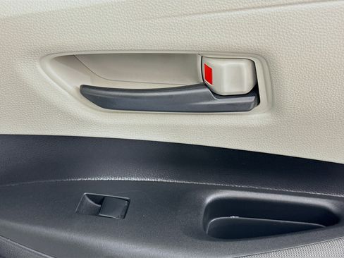 Used 2022 Toyota Corolla LE FWD image 30
