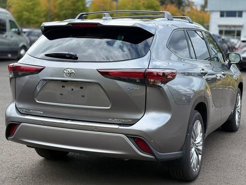 Used 2026 Toyota Highlander Platinum AWD/4WD image 5