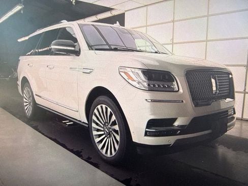 Used 2019 Lincoln Navigator Reserve w/ Cargo Package AWD/4WD image 1