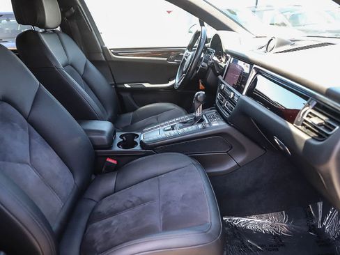Used 2020 Porsche Macan AWD/4WD image 22