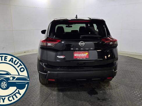 Used 2024 Nissan Rogue SV image 8