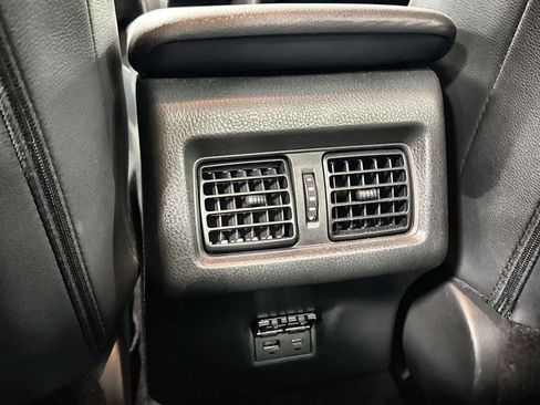 Used 2025 Toyota Camry SE FWD image 27
