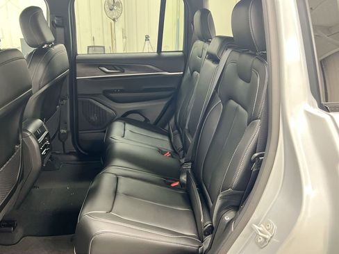 New 2025 Jeep Grand Cherokee Limited w/ Black Appearance Package image 23