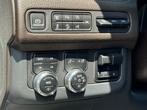 Used 2023 GMC Yukon XL Denali w/ Denali Reserve Package AWD/4WD image 23