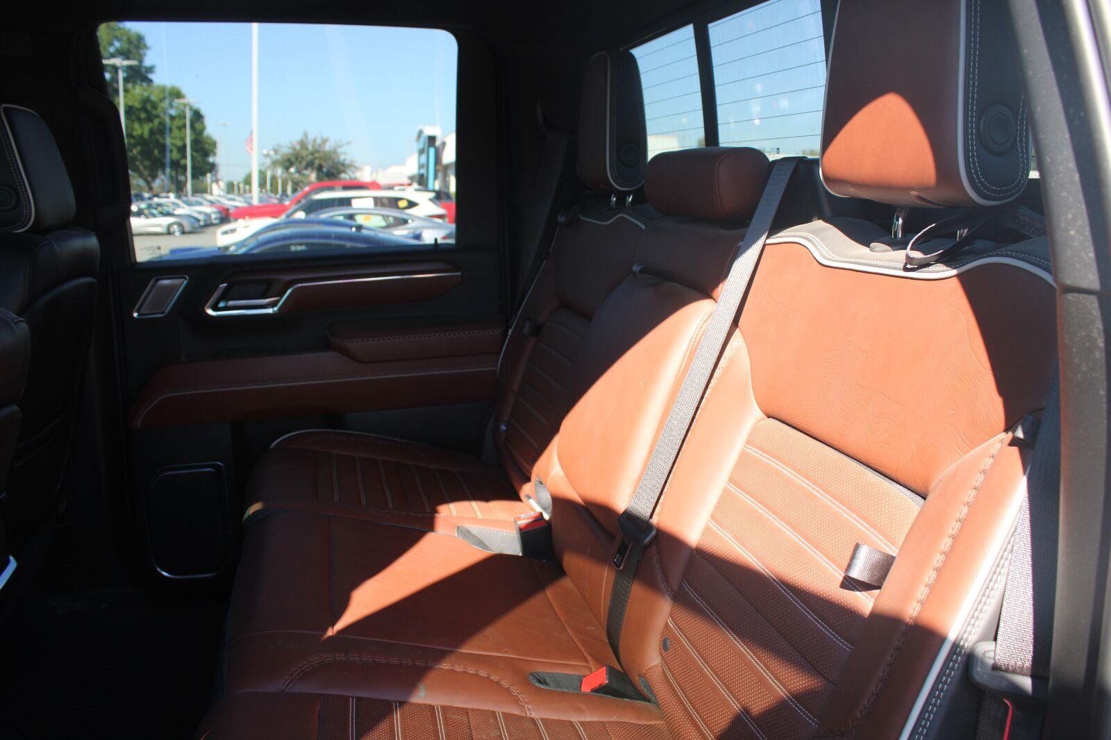 Used 2024 GMC Sierra 2500 Denali Ultimate AWD/4WD image 5