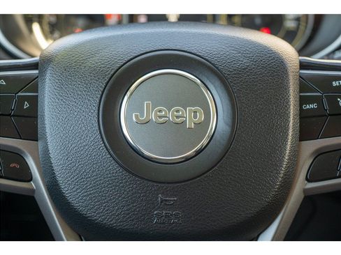 Used 2021 Jeep Cherokee Latitude Lux w/ Mopar Interior Package AWD/4WD image 2
