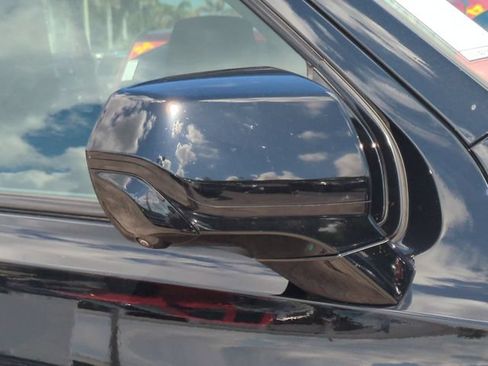 Used 2025 Chevrolet Suburban Z71 AWD/4WD image 12