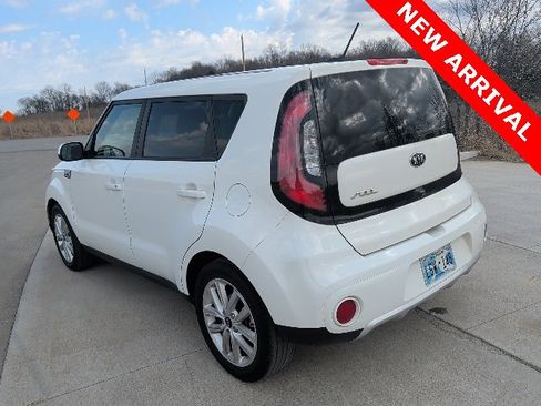 Used 2018 Kia Soul + image 5