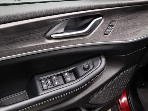 Used 2024 Jeep Grand Cherokee Limited w/ Luxury Tech Group II image 23