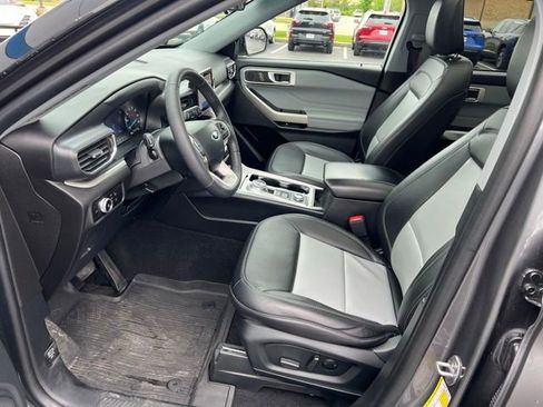 Used 2023 Ford Explorer XLT w/ Equipment Group 202A AWD/4WD image 6
