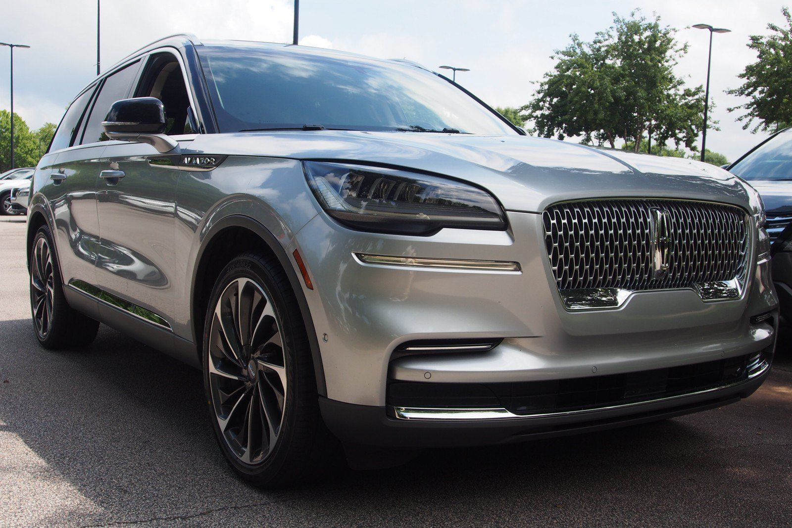 Used 2024 Lincoln Aviator Reserve w/ Equipment Group 201A RWD image 1