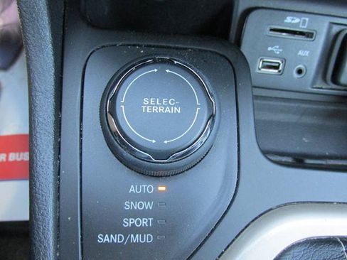 Used 2014 Jeep Cherokee Limited AWD/4WD image 15