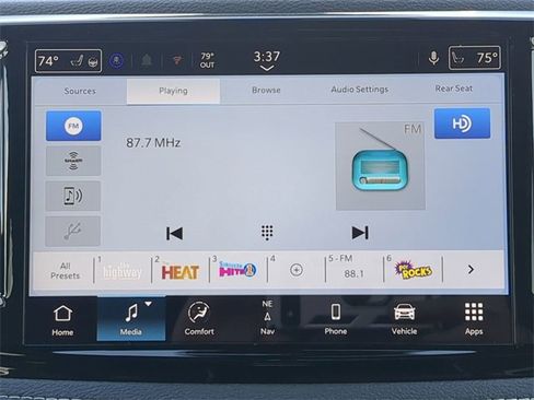 New 2026 Chrysler Pacifica Limited w/ Uconnect Theater Family Group image 24