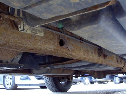 Used 2009 Chevrolet Suburban LS w/ Skid Plate Package AWD/4WD image 14