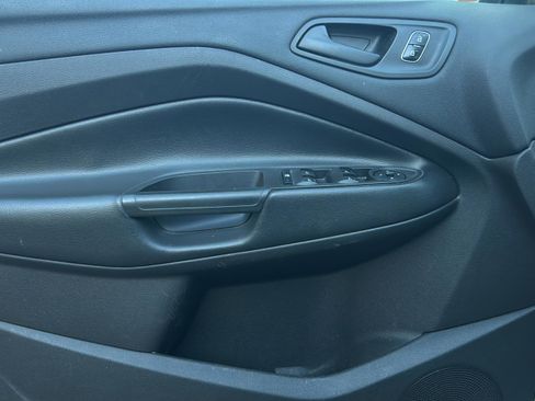 Used 2018 Ford Escape S image 40