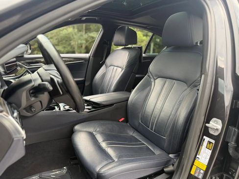 Used 2018 BMW 530e xDrive AWD/4WD image 13