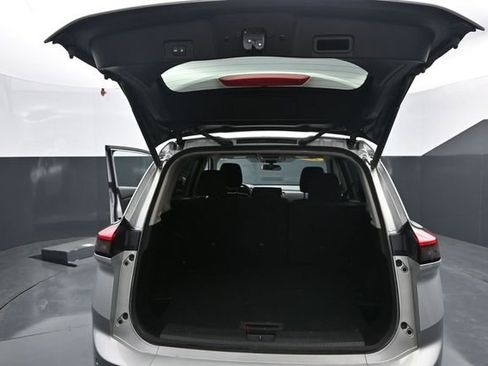 Used 2025 Nissan Rogue SV AWD/4WD image 29