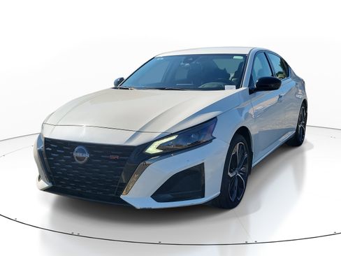 Used 2025 Nissan Altima 2.5 SR image 3