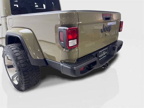 Used 2025 Jeep Gladiator Sport w/ Premium Package image 19