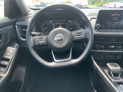 Used 2024 Nissan Rogue SV AWD/4WD image 18