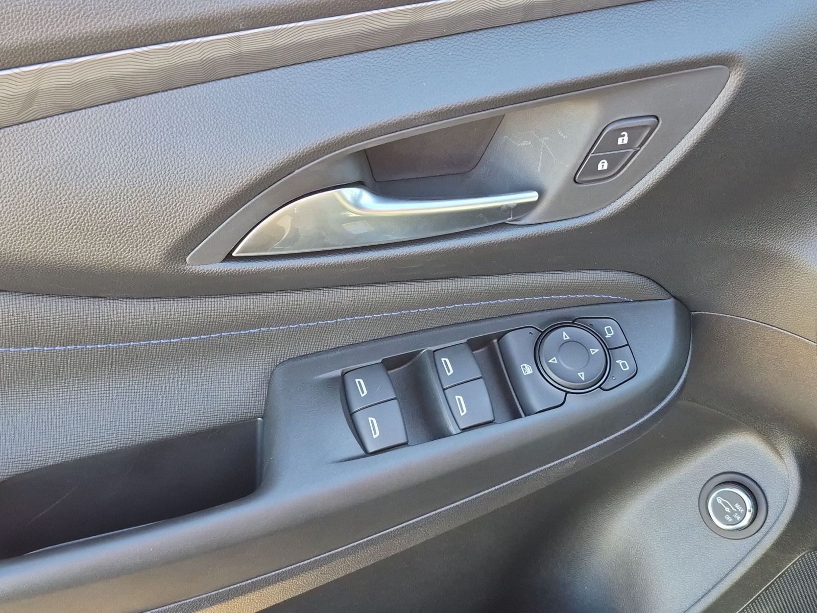 New 2026 Buick Envista Sport Touring w/ Convenience II Package FWD image 22
