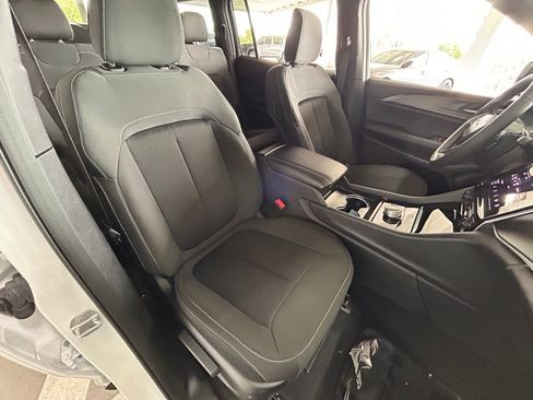 Used 2025 Jeep Grand Cherokee L Laredo image 33