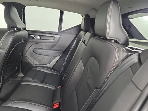 Used 2023 Volvo XC40 B5 Plus w/ Protection Package Premier image 17