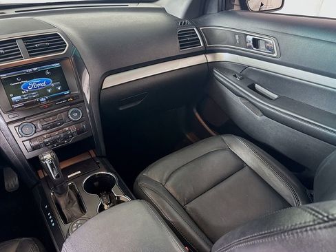 Used 2016 Ford Explorer XLT w/ Equipment Group 202A image 21
