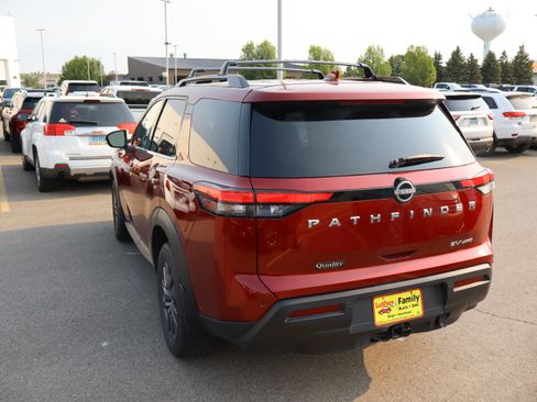Used 2022 Nissan Pathfinder SV w/ SV Premium Package AWD/4WD image 4